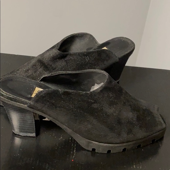 Sugar Black suede open toe heels. 3” heels. Size 8 - Picture 4 of 8